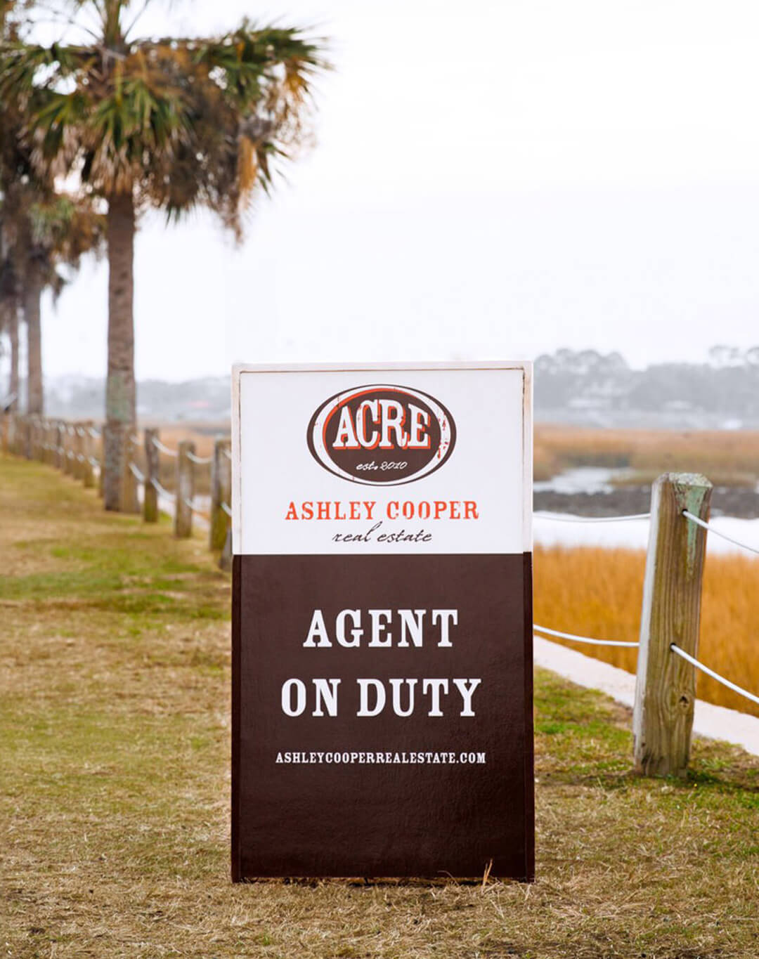 Handing over keys to a new Charleston home, symbolizing a successful real estate transaction.